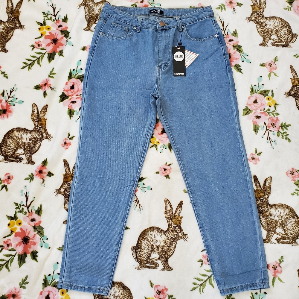 BOHOO|| High Rise Mom Jeans Light-Wash